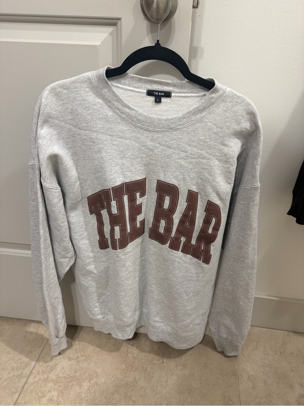 The Bar Large Grey/Brown Sweatshirt. 🖤⚡️